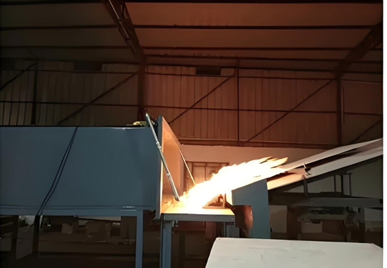 Matériau de toiture Résistance au feu Performance Rétardant de la flamme Performance Testing Machine Pour les cellules photovoltaïques
