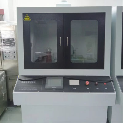 Machine d'essai de résistance électrique des matériaux isolants solides à haute précision 220 V avec une tension mesurée ≤ 5%