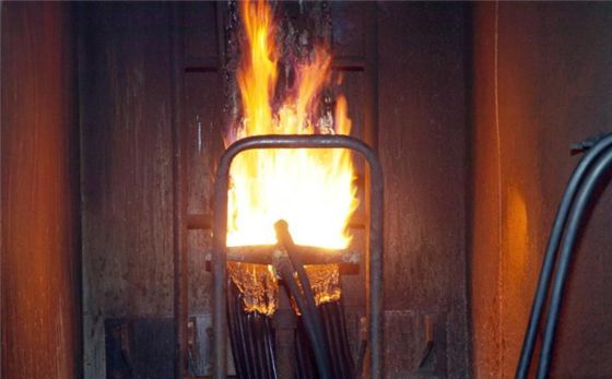 Appareil d'essai de combustion de faisceaux de fils et câbles, machine d'essai de fils et câbles en faisceaux installés verticalement