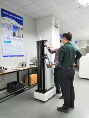 ASTM D903 Servo machine d'essai de la traction avec appareil de décapage